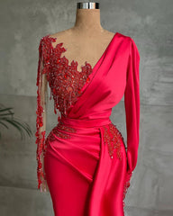 Wunderschöne rote Langarm -Meerjungfrau Abendkleid Spitze Applikationen Promkleid Rüschen