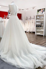 Elegant Long A-line V Neck Tulle Lace Open Back Wedding Dress