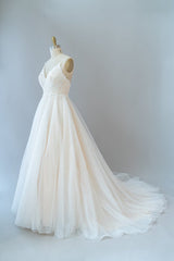 Long A-line Spaghetti Strap Lace Tulle Backless Wedding Dress